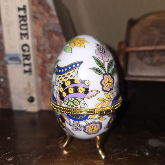 Vintage Porcelain Egg Trinker Box - Picture 3 of 6